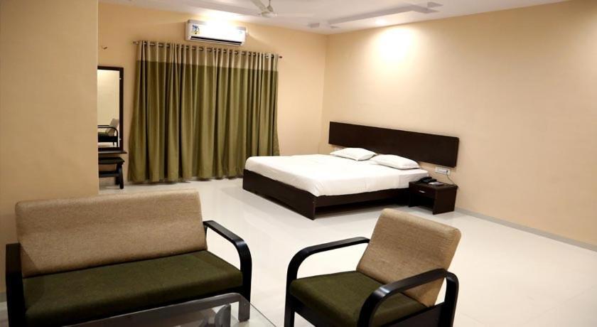 Hotel Varenya Inn Yavatmāl 외부 사진